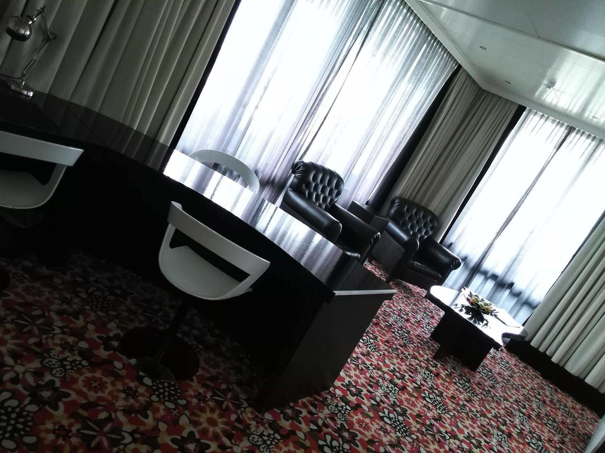 Van Der Valk Hotel Den Haag ノートドルプ エクステリア 写真